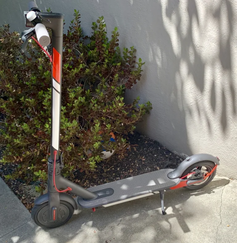 the-electric-scooter-revolution-how-falling-battery-costs-propelled-micro-mobility-to-the-forefront-of-urban-transportation
