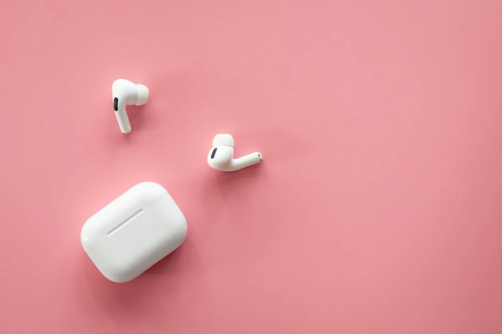 the-ubiquitous-rise-of-true-wireless-earbuds-a-deep-dive-into-their-impact-on-modern-lifestyles-and-audio-technology